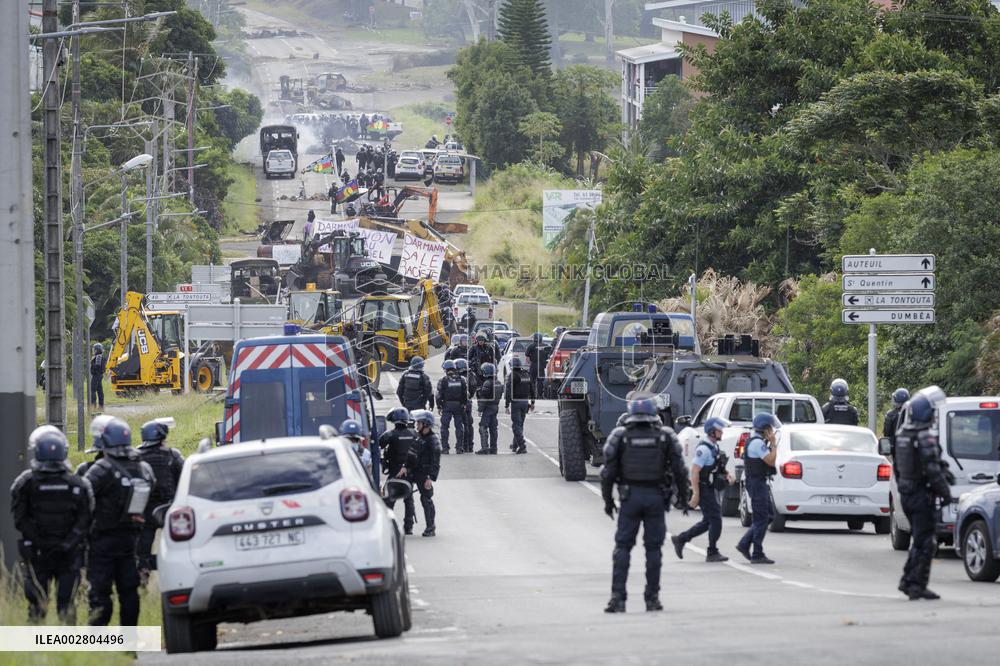 Police Forces Removing Blockage On Rue Iekawe In Noumea