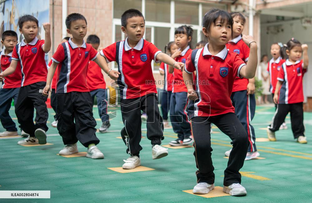 Xinhua Headlines: Chinese schools boost health, happiness with focus on exercise