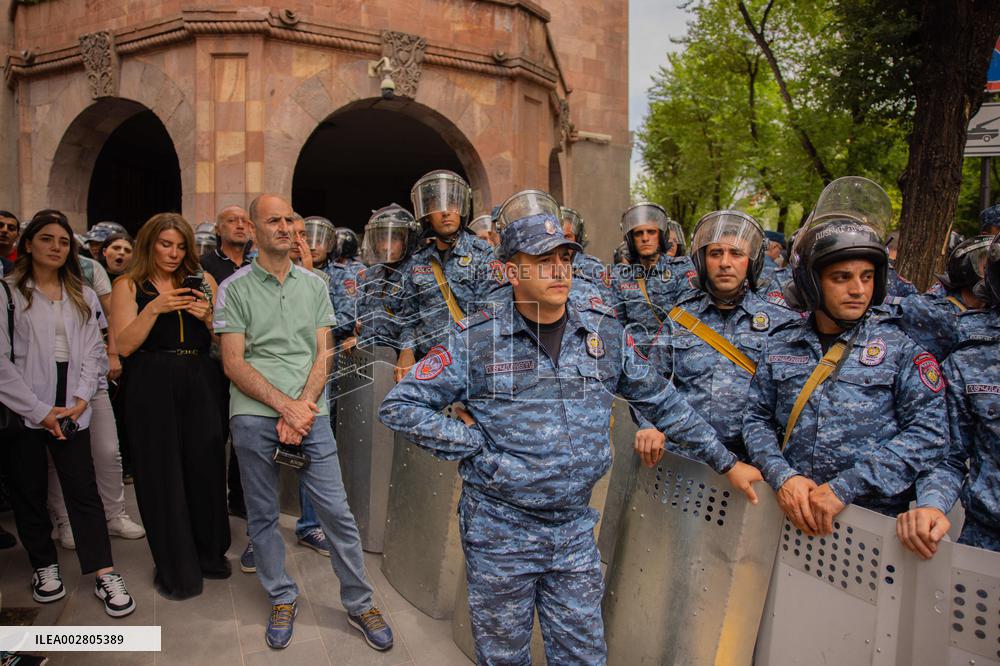 Clashes Erupt Between Police And Protesters - Yerevan