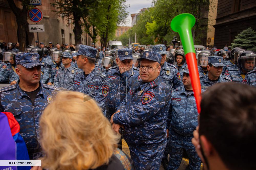 Clashes Erupt Between Police And Protesters - Yerevan