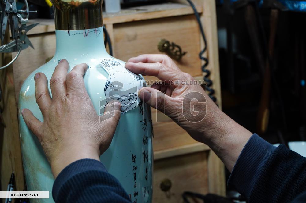 MasterOfCrafts | Porcelain mending inheritor in east China's Shandong Province