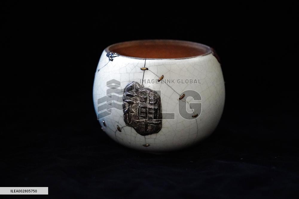 MasterOfCrafts | Porcelain mending inheritor in east China's Shandong Province