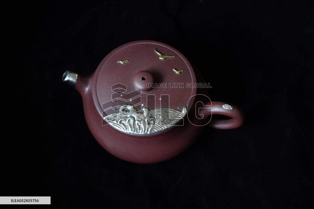 MasterOfCrafts | Porcelain mending inheritor in east China's Shandong Province