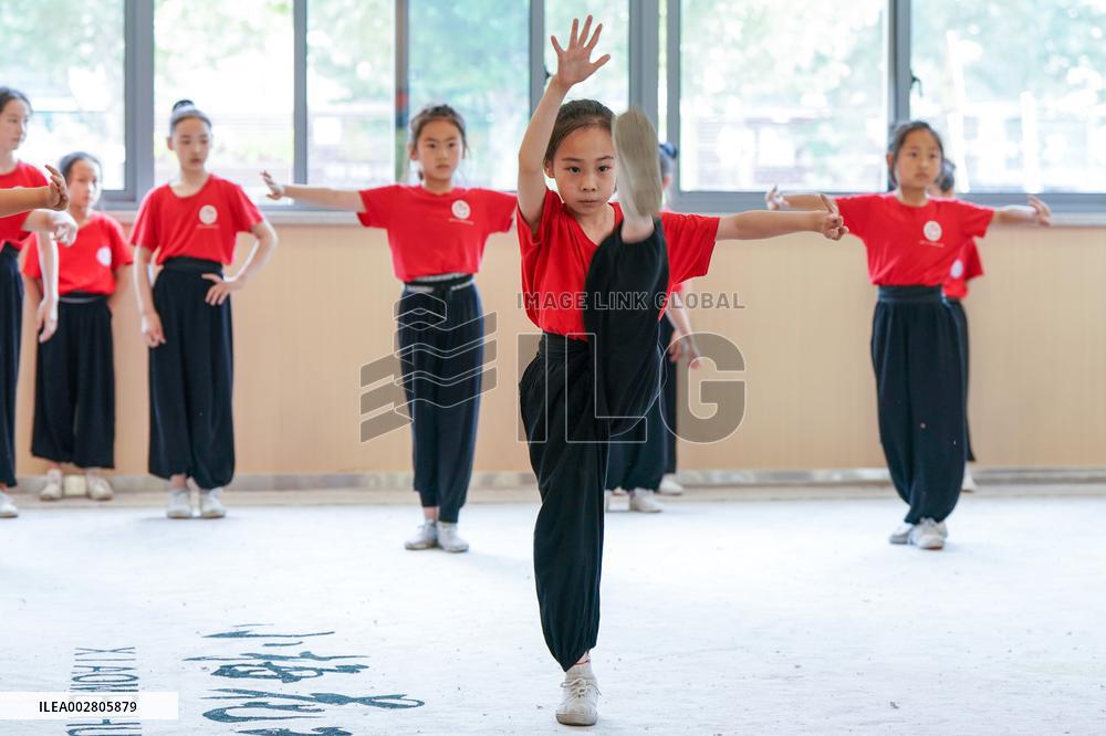CHINA-JIANGSU-KUNSHAN-KUNQU OPERA CLASS-PUPILS (CN)