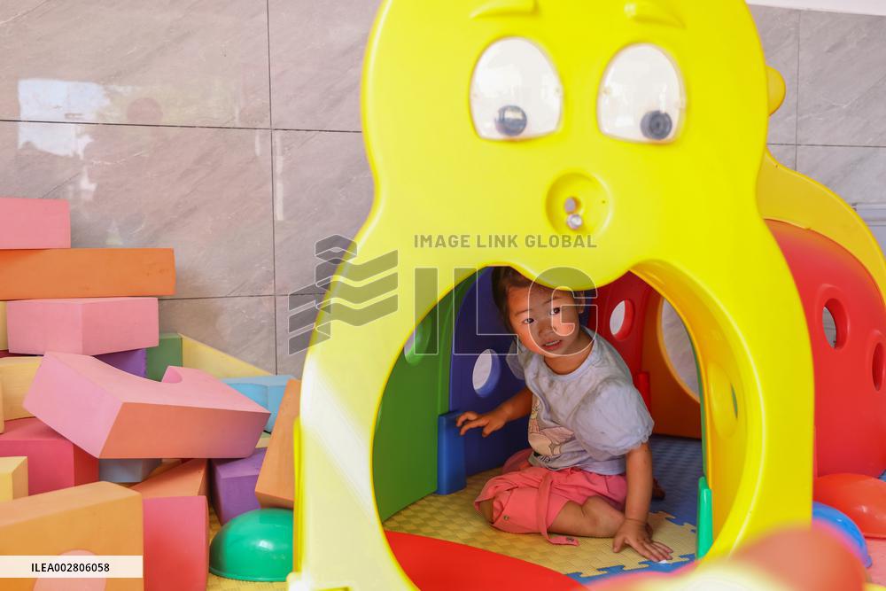 CHINA-HUBEI-YICHANG-RURAL AREA-CHILDHOOD DEVELOPMENT (CN)