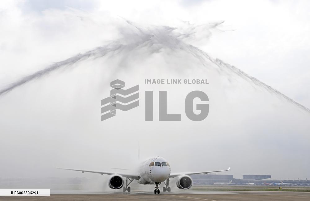 (FOCUS)CHINA-SHANGHAI-HONG KONG-C919-OVERSEAS COMMERCIAL CHARTERED FLIGHT (CN)