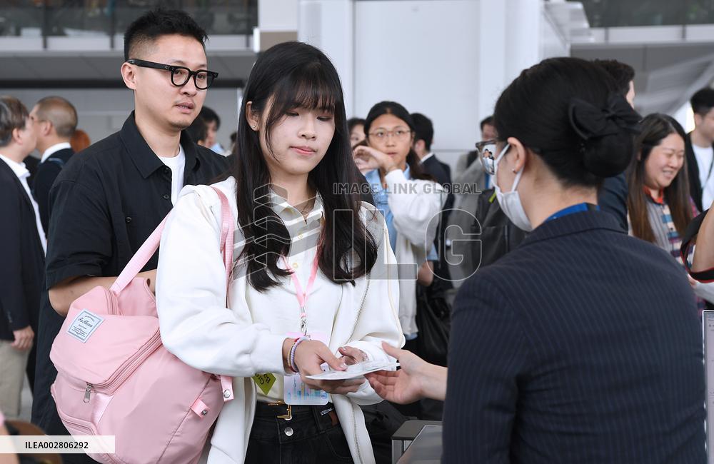 (FOCUS)CHINA-SHANGHAI-HONG KONG-C919-OVERSEAS COMMERCIAL CHARTERED FLIGHT (CN)