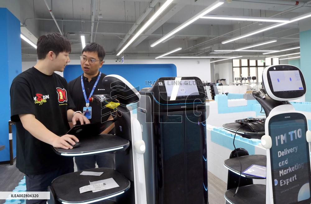 ChineseToday | Developer in Shanghai dedicated to career in robotics