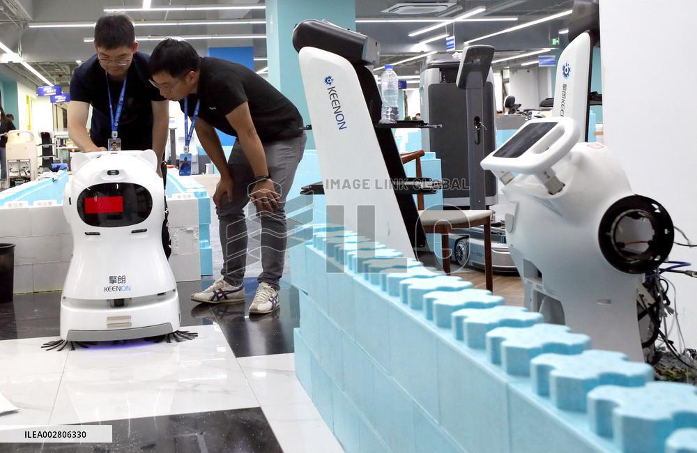 ChineseToday | Developer in Shanghai dedicated to career in robotics