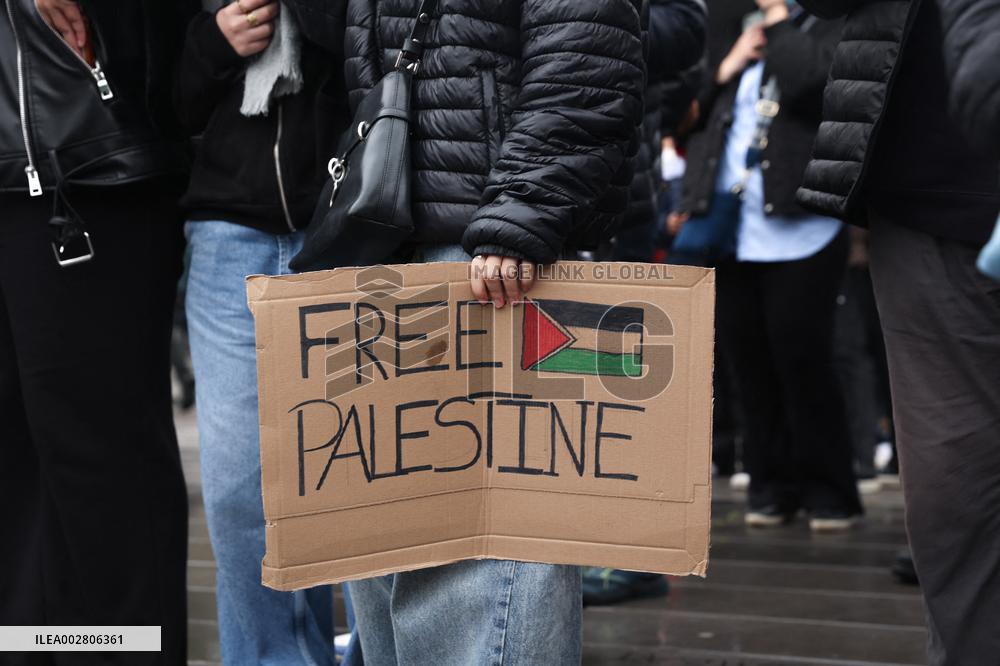 Anti-fascist rally for Clement Meric and Palestinian people - Paris