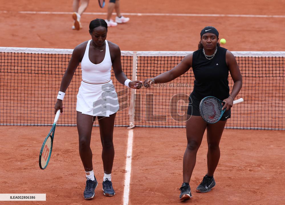 (SP)FRANCE-PARIS-TENNIS-FRENCH OPEN-WOMEN'S DOUBLES
