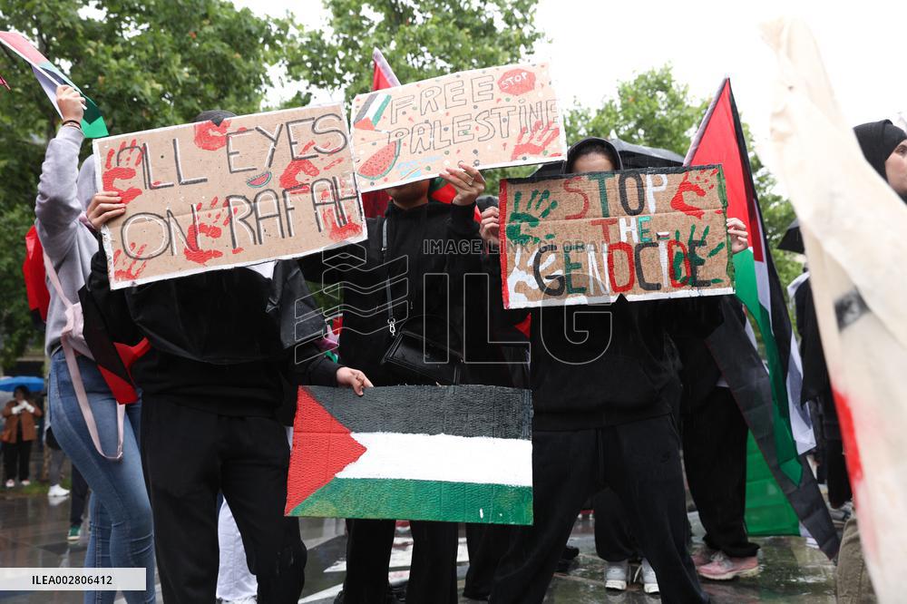 Anti-fascist rally for Clement Meric and Palestinian people - Paris