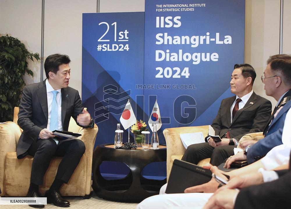 Japan-S. Korea defense talks in Singapore