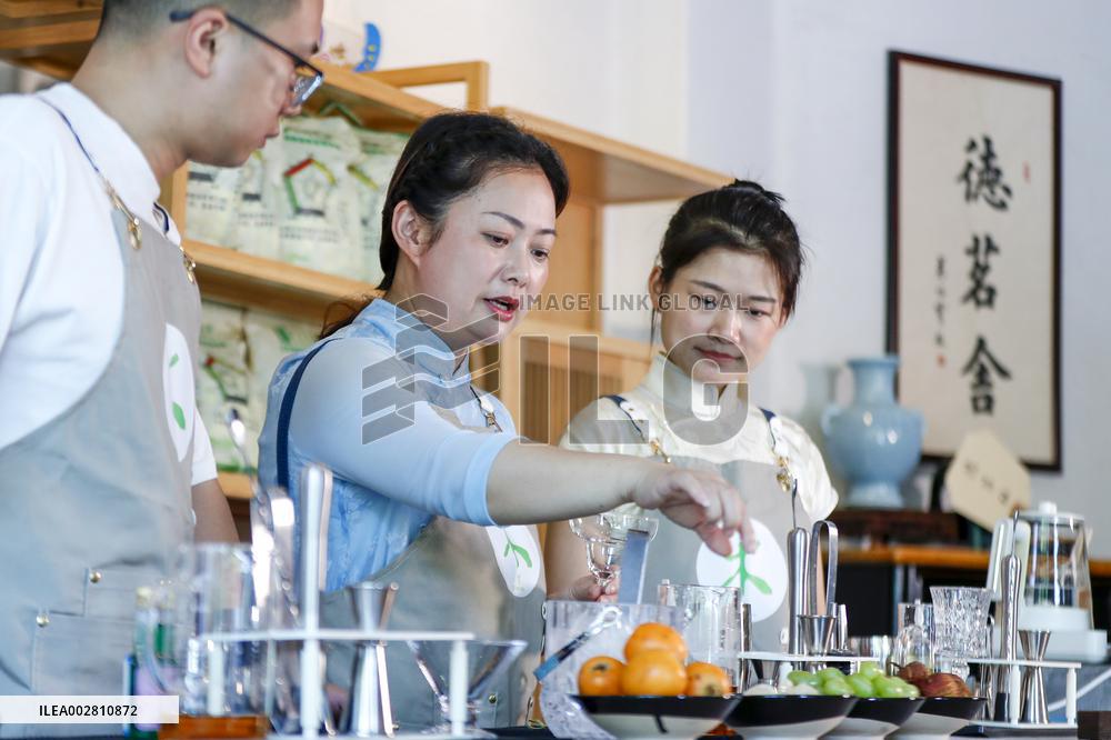 ChineseToday | Tea mixologist brings Huangshan tea culture in vogue