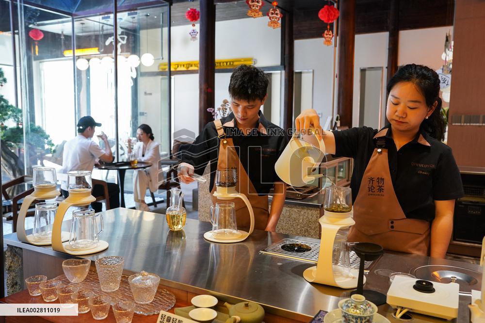 ChineseToday | Tea mixologist brings Huangshan tea culture in vogue