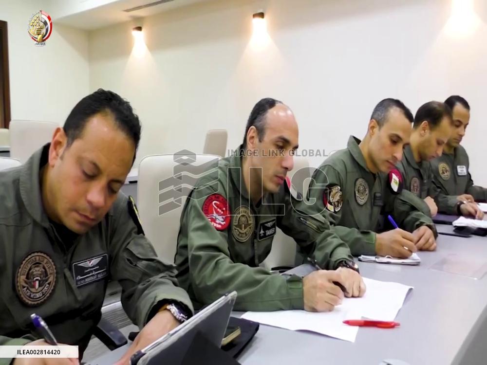 Egyptian army planes drop aid to Gaza