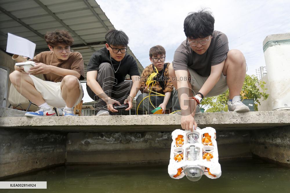 Intelligent Aquaculture Robot