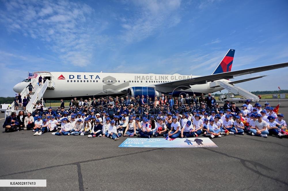 Brigitte Macron Welcomes Veterans - Deauville