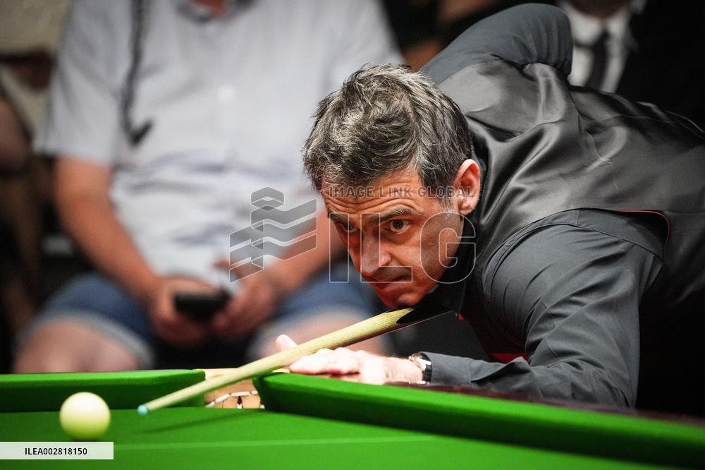 Snooker exhibition match betweeen Ronnie O'Sullivan and Gary Wilson