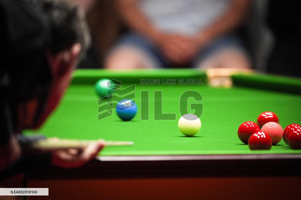 Snooker exhibition match betweeen Ronnie O'Sullivan and Gary Wilson