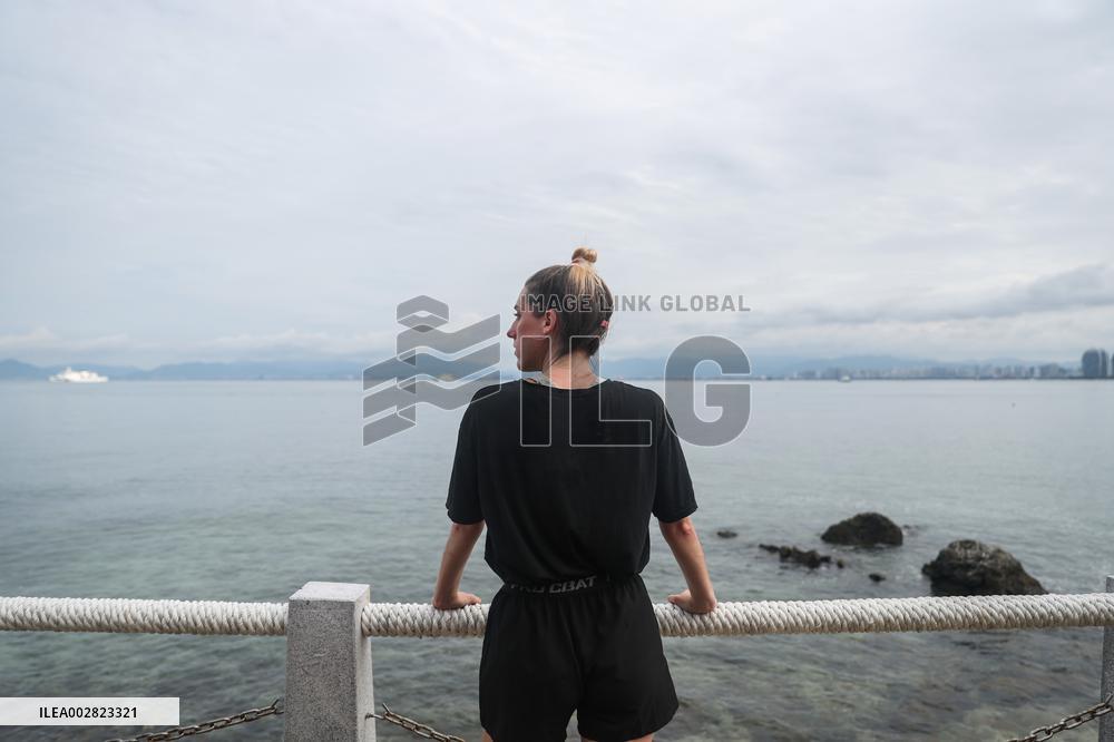 HainanOutlook | A deep bond between a French scientist and Chinese white dolphins