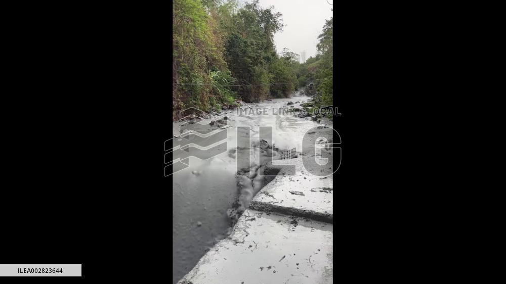 Philippines: Kanlaon Volcano Eruption – Lahar Roars Through Town In La Castellana 4
