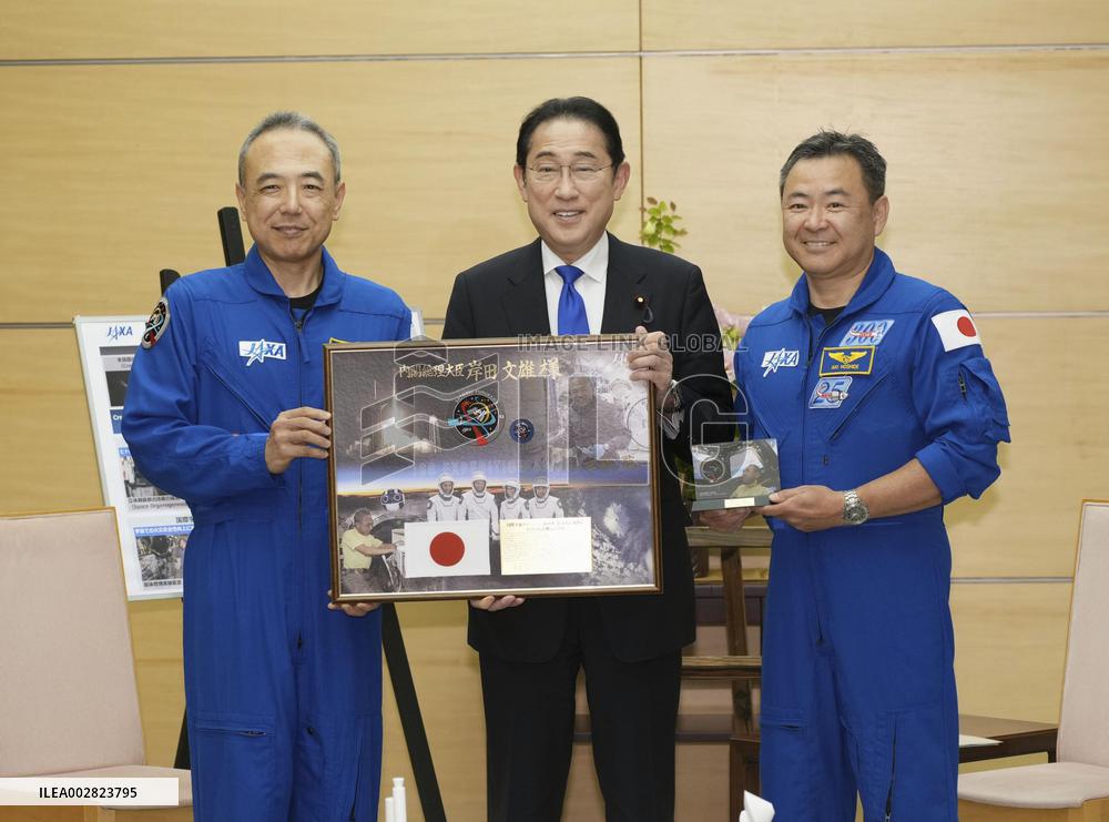 Japan PM Kishida meets astronauts