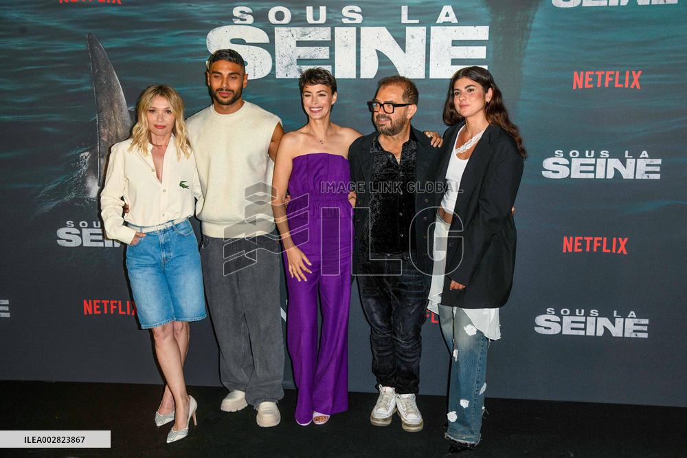 Sous La Seine Premiere - Paris