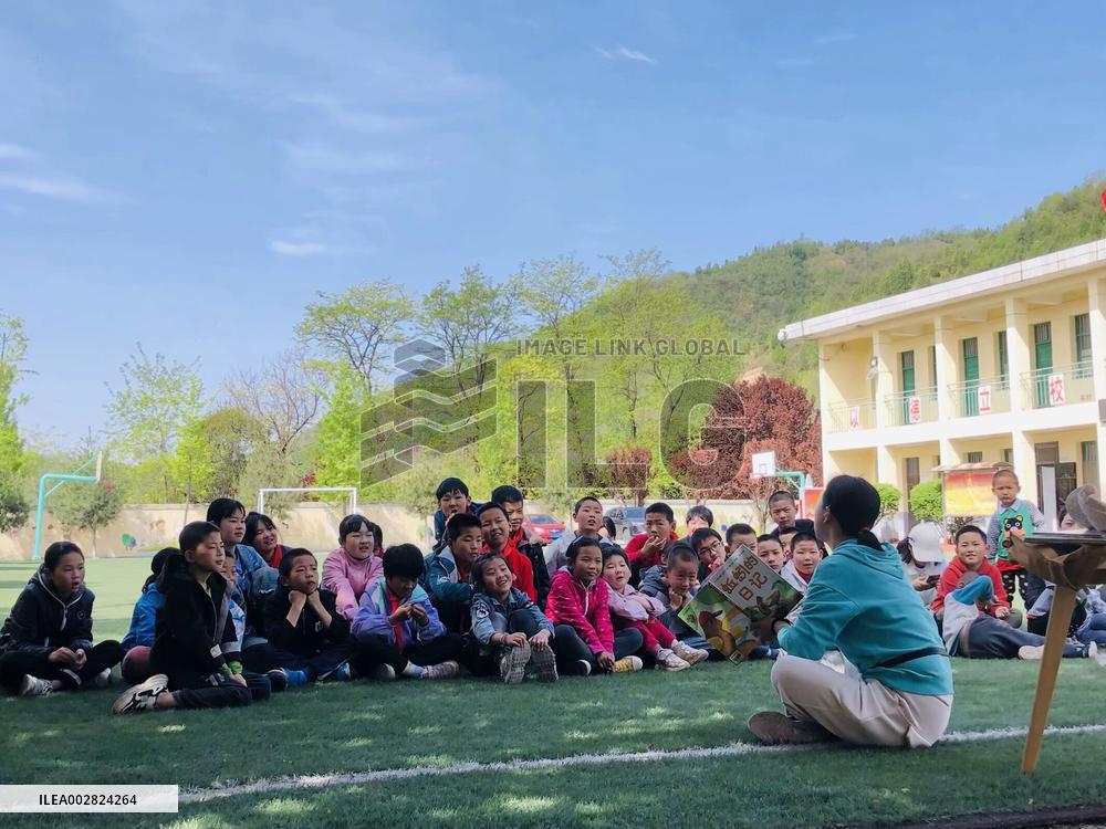 CHINA-SHAANXI-XI'AN-BOOKSTORE OWNER-PICTURE BOOK CLASSES-RURAL AREAS (CN)