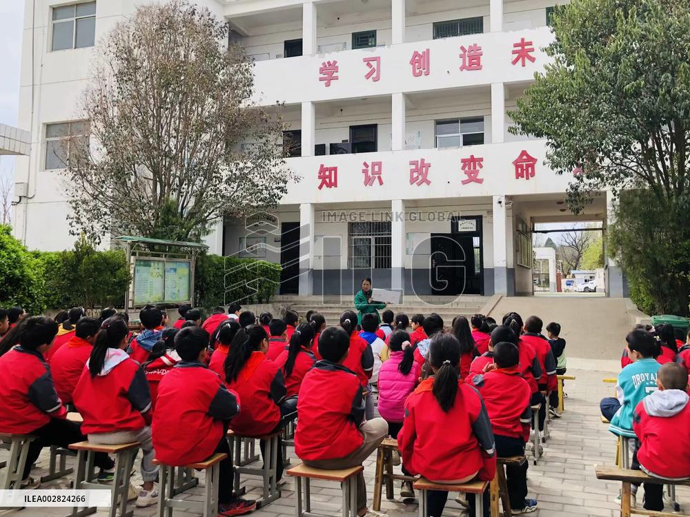 CHINA-SHAANXI-XI'AN-BOOKSTORE OWNER-PICTURE BOOK CLASSES-RURAL AREAS (CN)