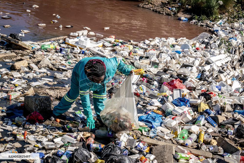 Workers Cleaning Up The Jukskei River - Johannesburg