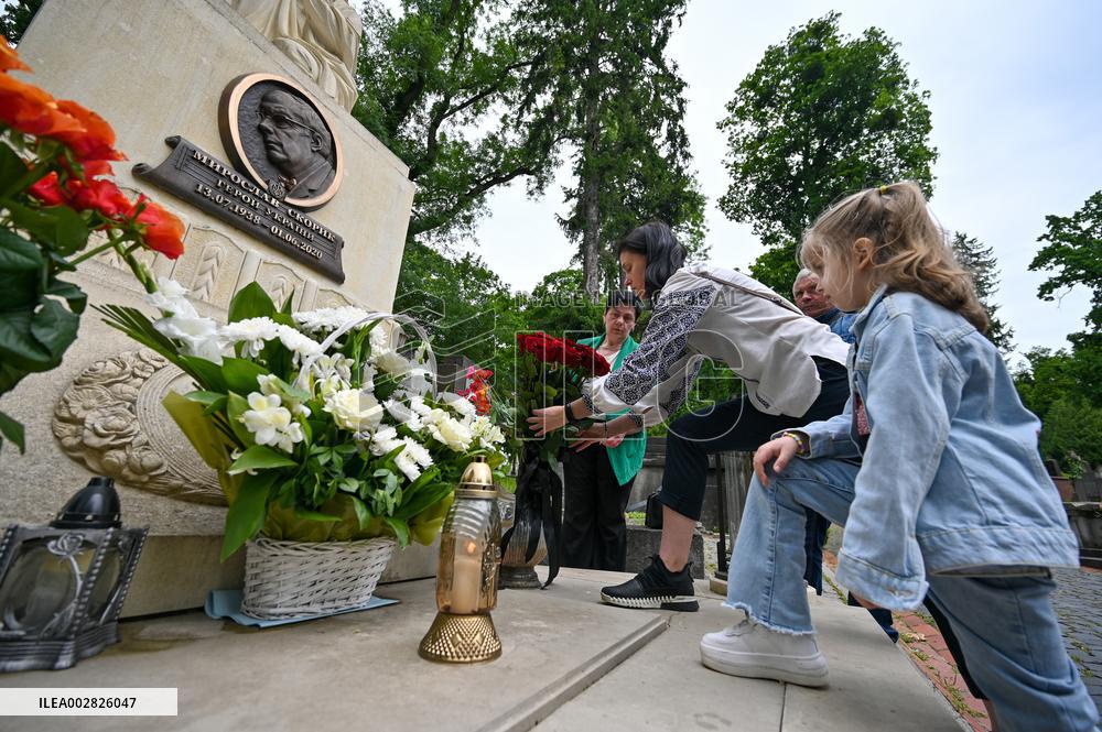 Grave of Ukrainian composer Myroslav Skoryk in Lviv