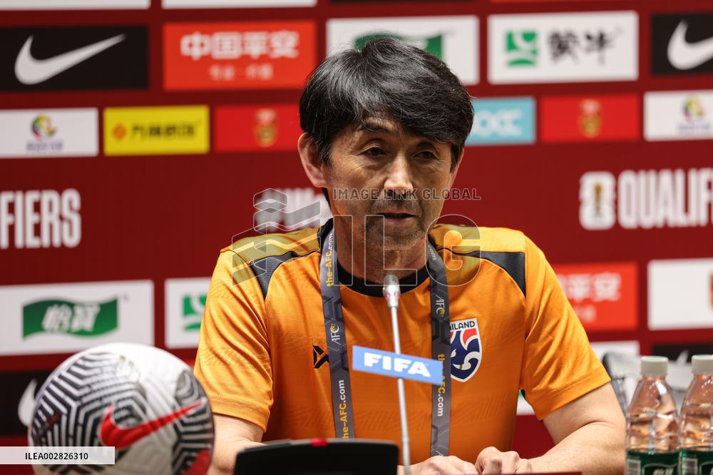 (SP)CHINA-SHENYANG-FOOTBALL-WORLD CUP QUALIFIER-CHN VS THA-PRESS CONFERENCE(CN)