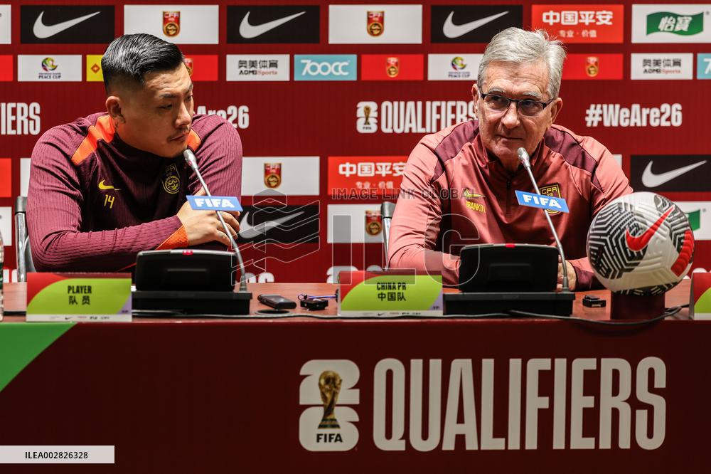 (SP)CHINA-SHENYANG-FOOTBALL-WORLD CUP QUALIFIER-CHN VS THA-PRESS CONFERENCE(CN)
