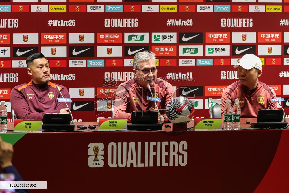 (SP)CHINA-SHENYANG-FOOTBALL-WORLD CUP QUALIFIER-CHN VS THA-PRESS CONFERENCE(CN)