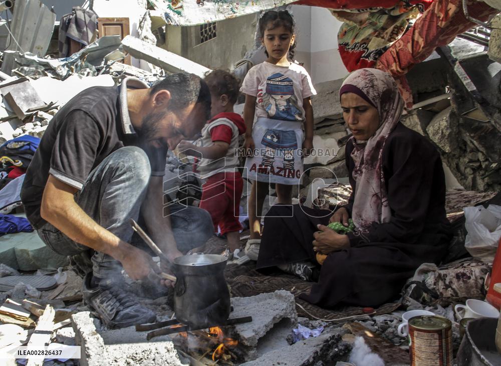 MIDEAST-GAZA-JABALIA REFUGEE CAMP-RUBBLE