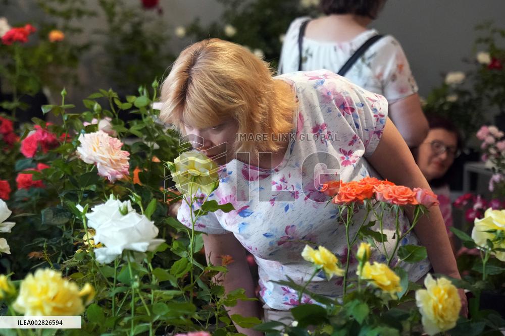 LATVIA-RIGA-ROSES-EXHIBITION