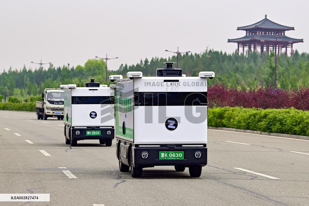 Driverless Delivery Vehicles Put Into Operation in Ordos