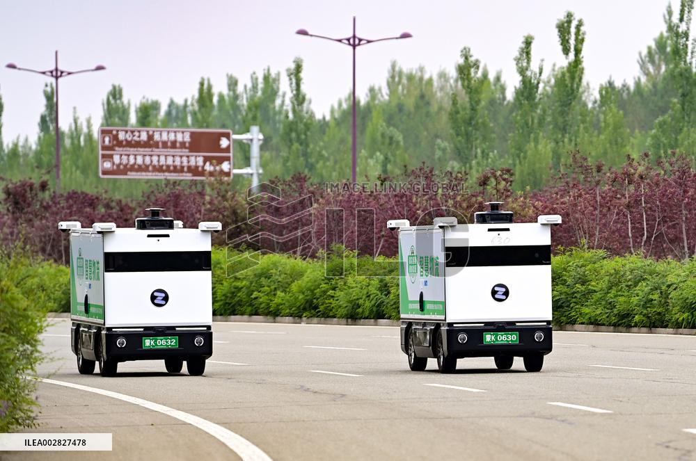 Driverless Delivery Vehicles Put Into Operation in Ordos
