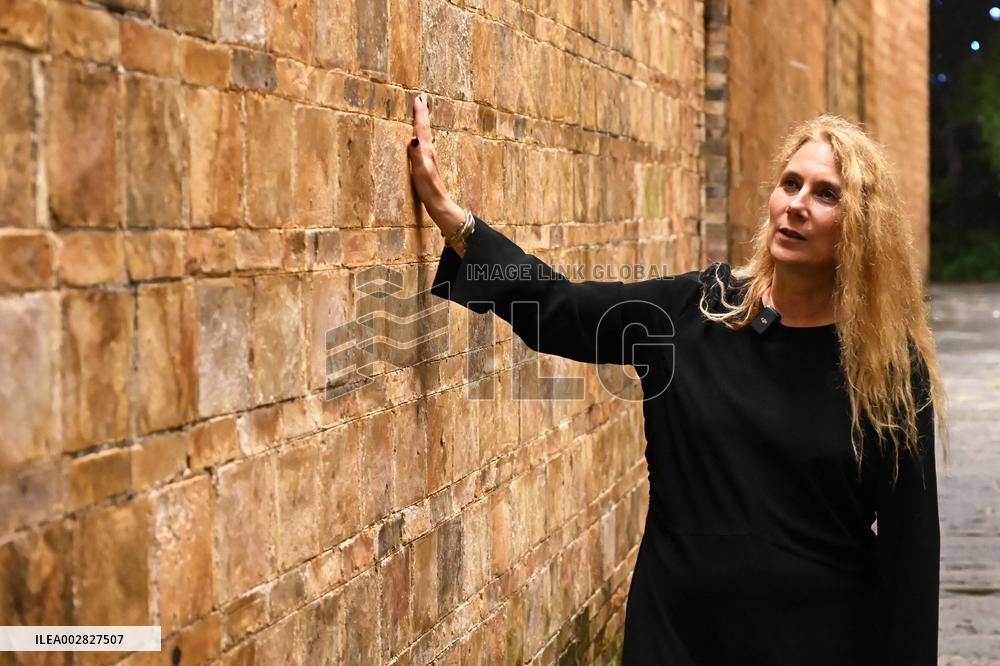 "Laowai" in China | French artistic director makes Chinese ancient town aglow with fireworks