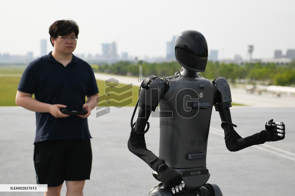 CHINA-CENTRAL REGION-ROBOTICS INDUSTRY-YOUNG PEOPLE (CN)