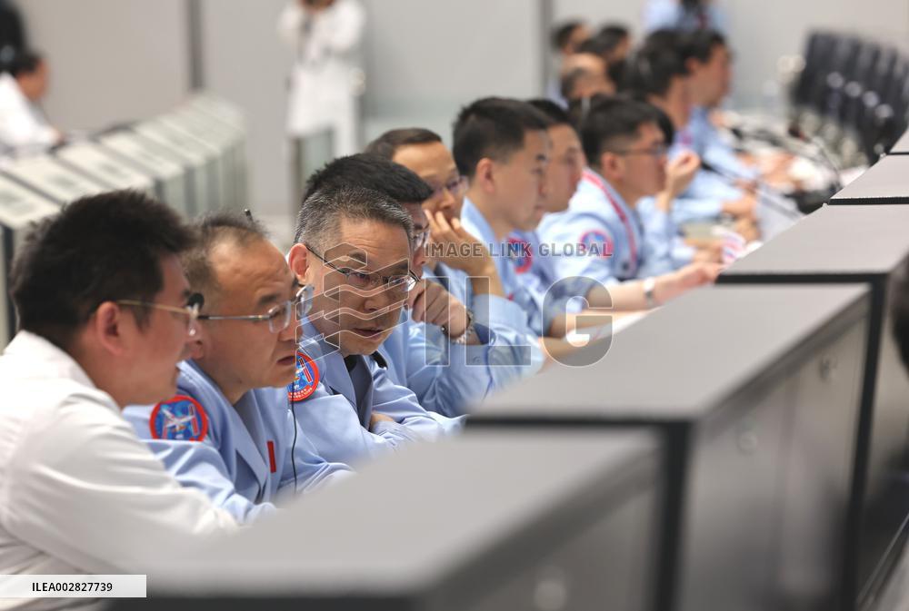 (EyesonSci)CHINA-CHANG'E-6-LUNAR ORBIT-DOCKING-SAMPLES TRANSFER (CN)