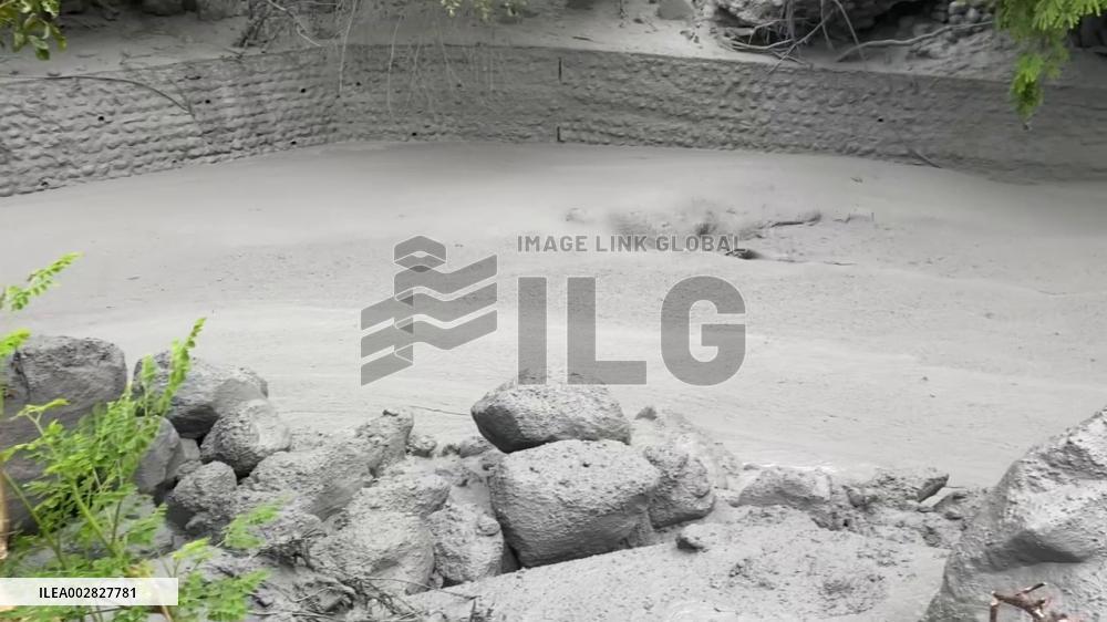 Philippines: Kanlaon Volcano Eruption – Lahar Roars Through Town In La Castellana 7