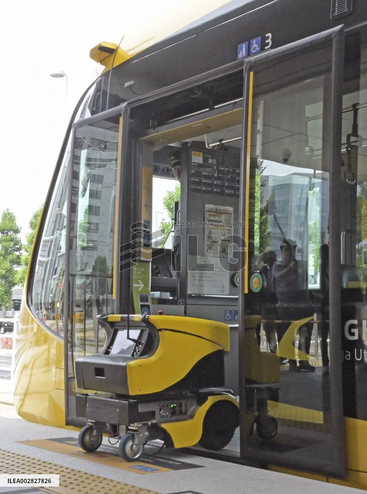 Tram-riding delivery robot