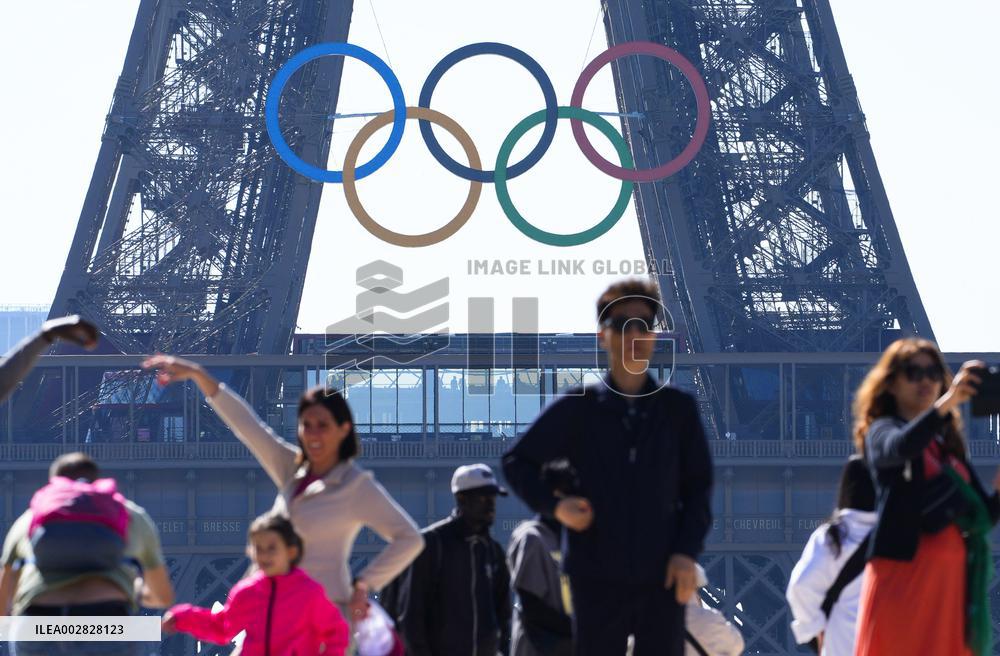 Olympic rings mounted on Eiffel Tower