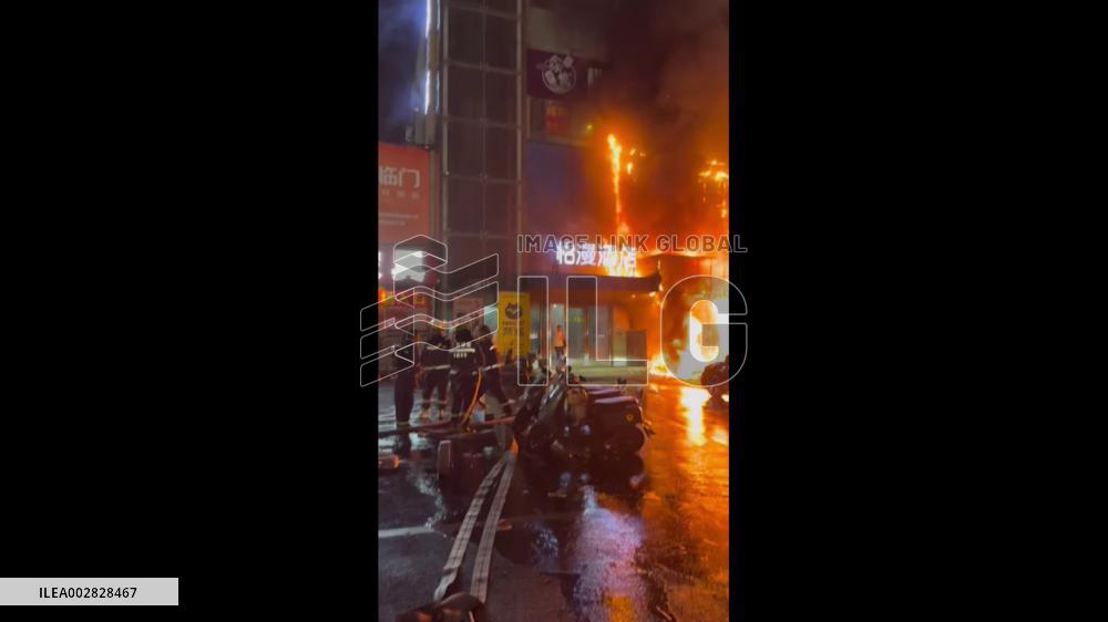 China: Delivery Man Arrives At Destination That Was Being Engulfed By Fire In Nanchang