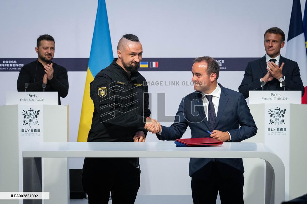 Macron and Zelensky During a Press Conference at Elysee - Paris