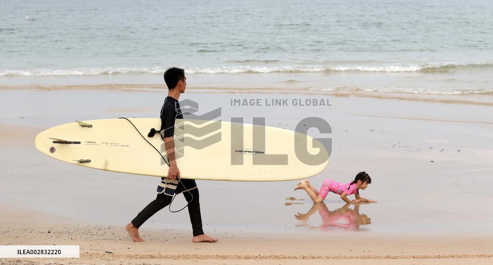 (SP)CHINA-HAINAN-SANYA-SPORTS-TOURISM-SURFING (CN)