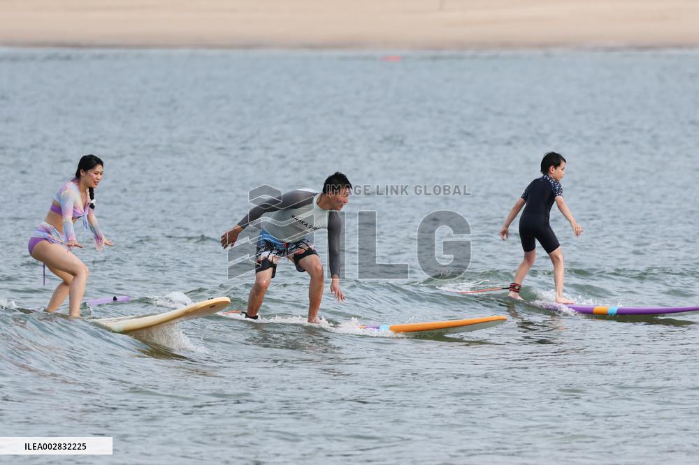 (SP)CHINA-HAINAN-SANYA-SPORTS-TOURISM-SURFING (CN)