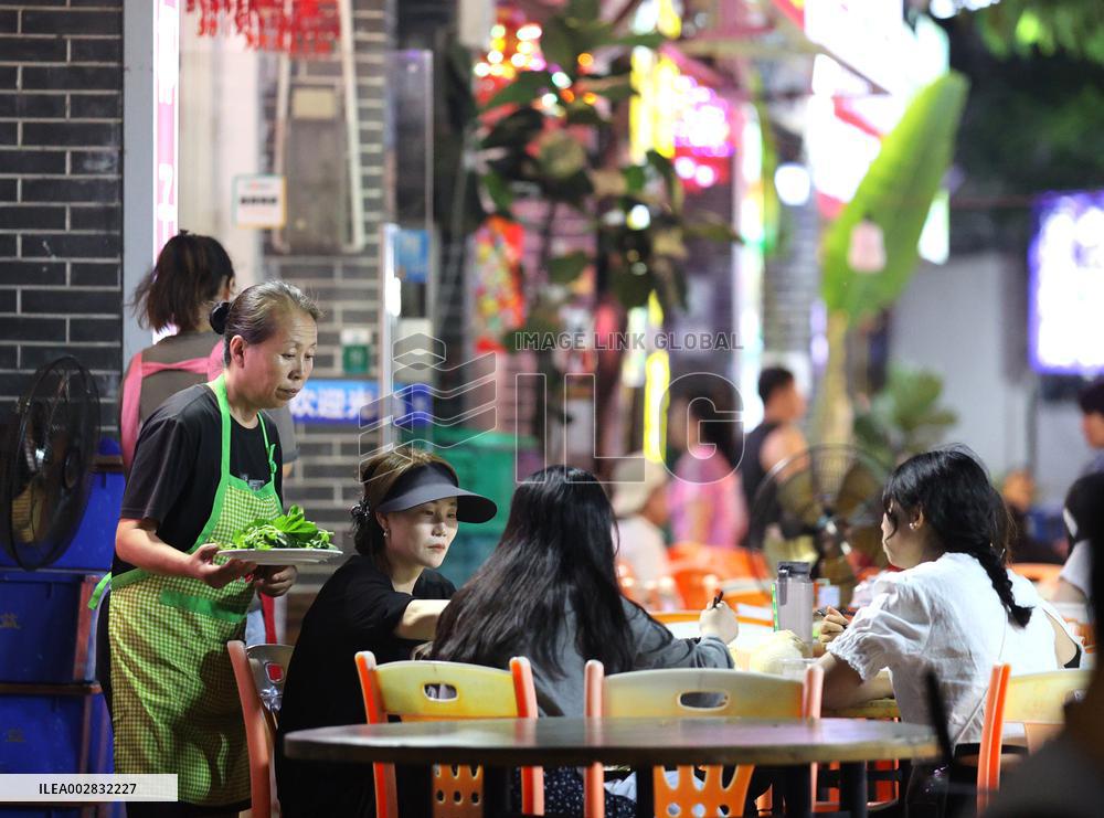 (SP)CHINA-HAINAN-SANYA-SPORTS-TOURISM-SURFING (CN)